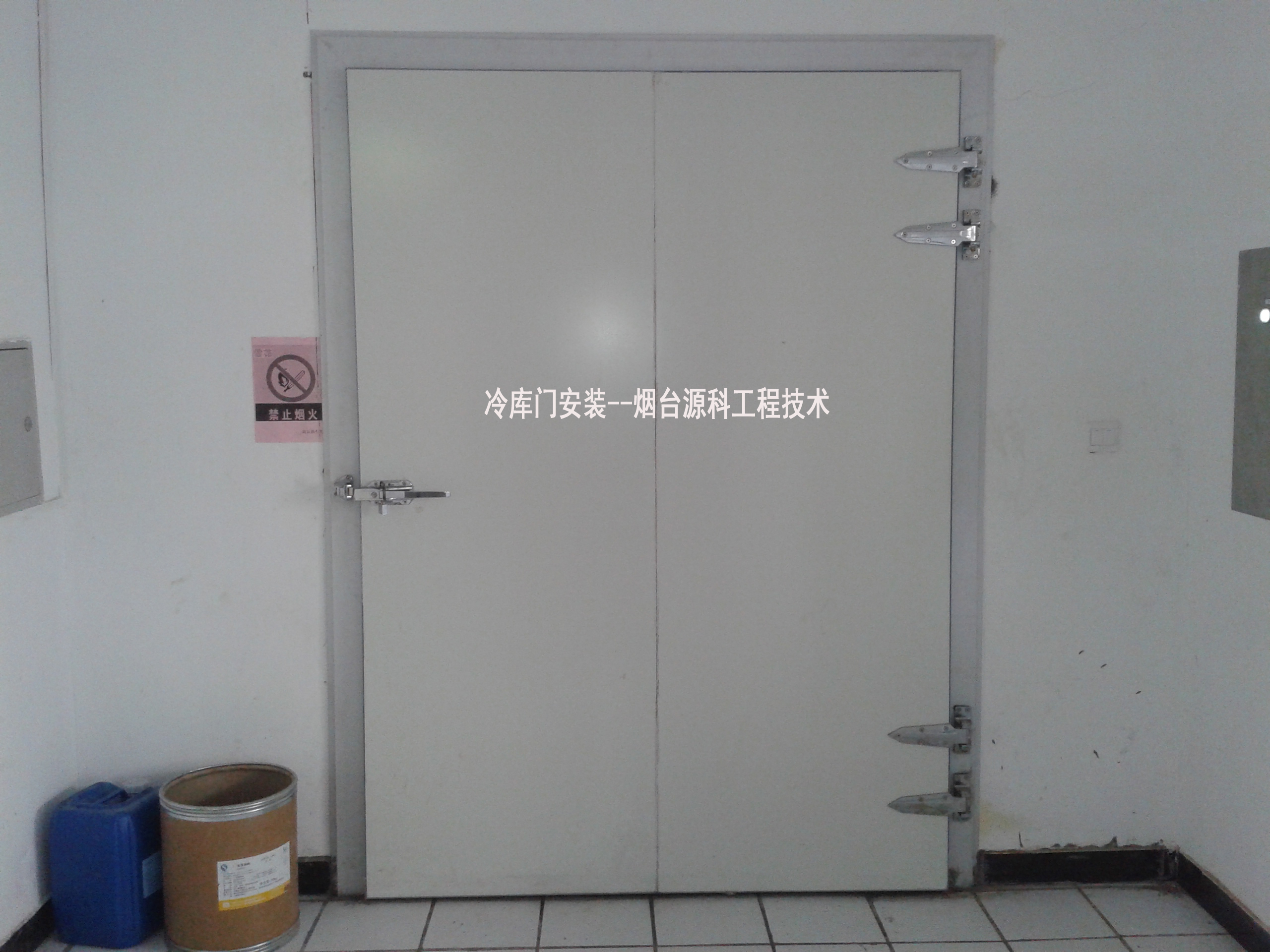 冷库门安装1