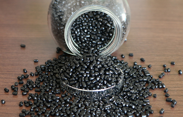 專(zhuān)業(yè)黑色母粒廠家分析塑料產(chǎn)品對(duì)色母粒要求高的原因